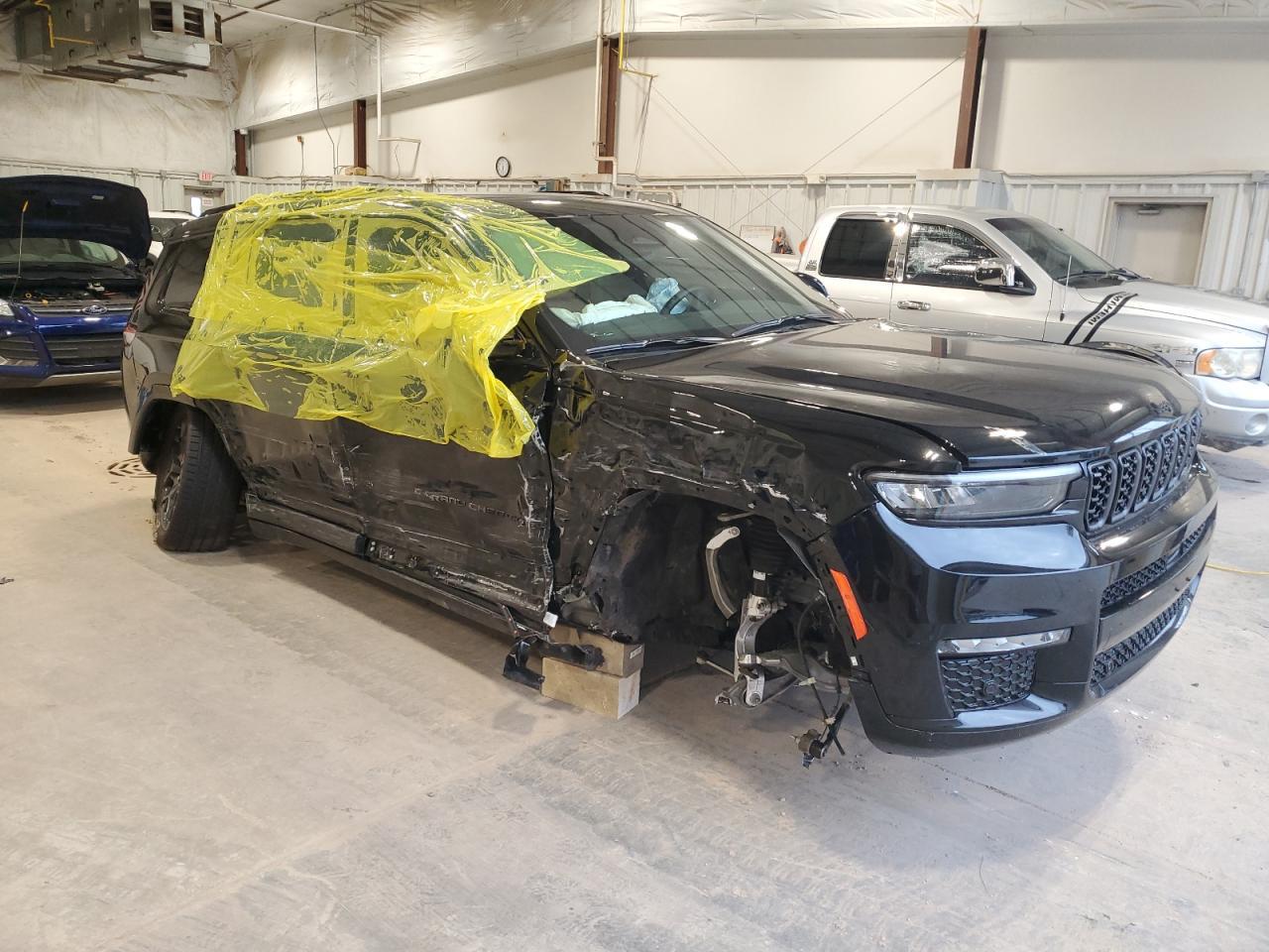 2025 Jeep Grand Cherokee L Summit - Image 4