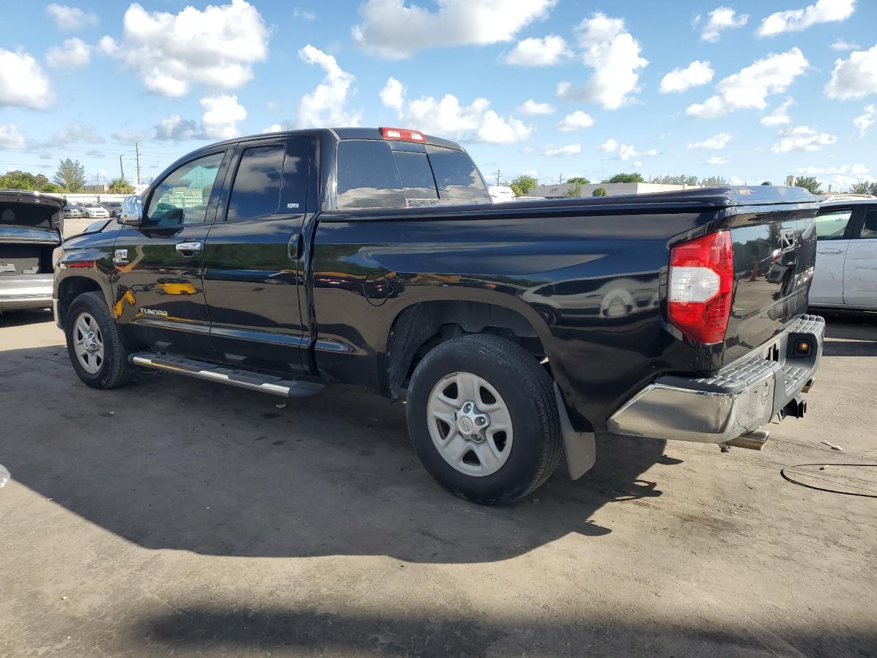 2015 Toyota Tundra Sr5 - Image 2