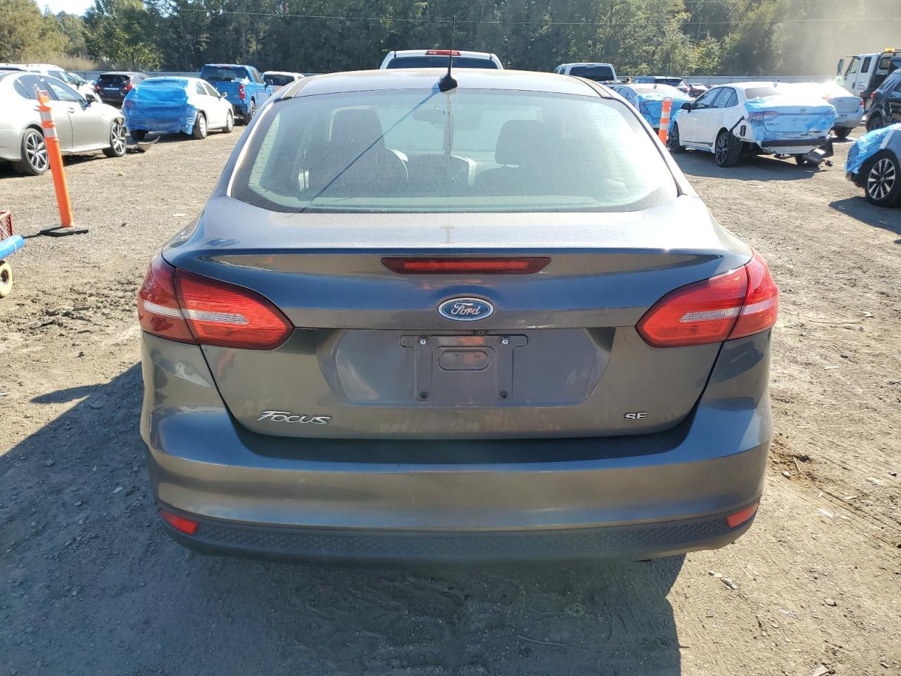 2017 Ford Focus Se - Image 6