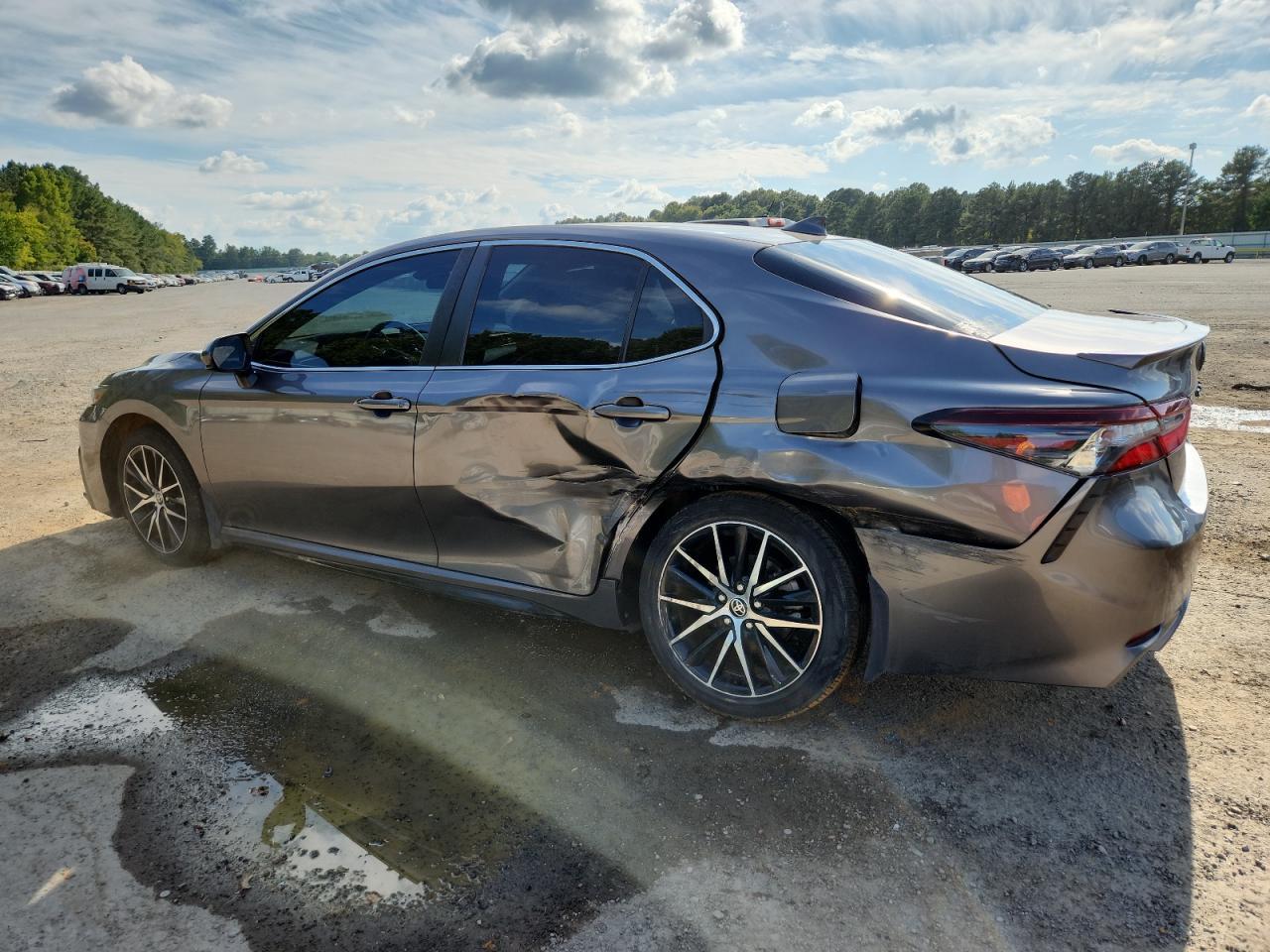 2021 Toyota Camry Se - Фото 2
