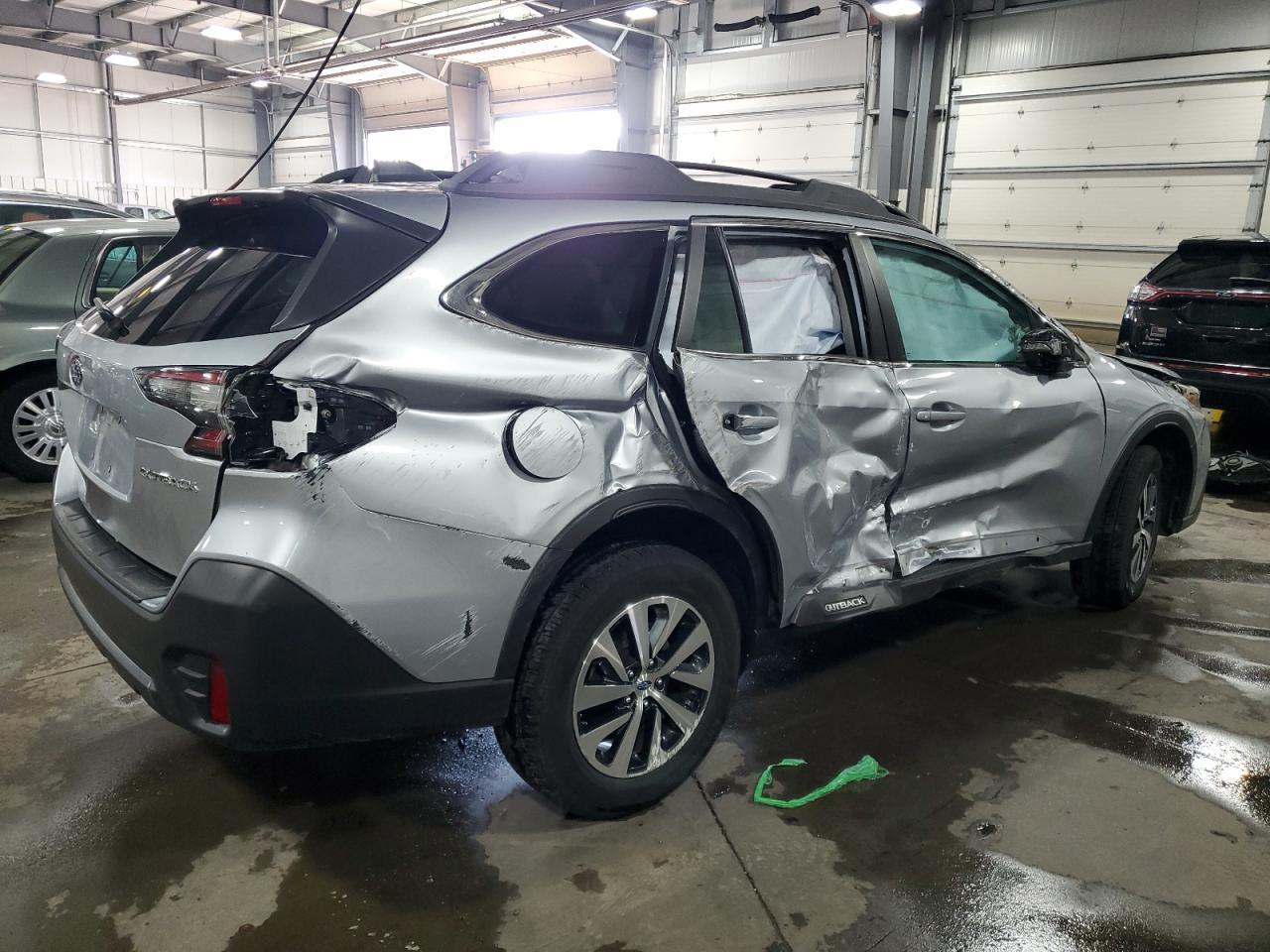 2021 Subaru Outback Premium - Image 3