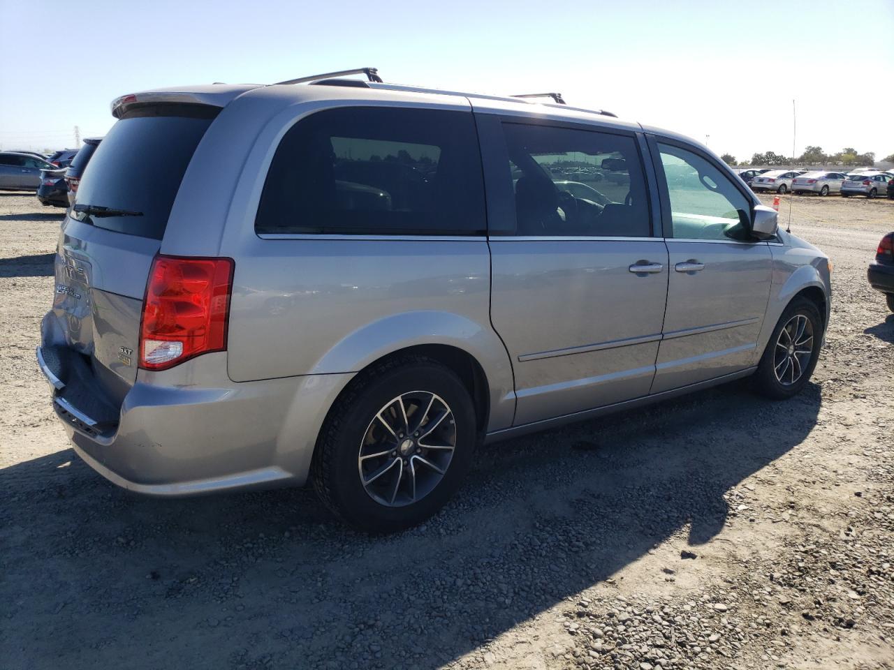 2017 Dodge Grand Caravan Sxt - Image 3