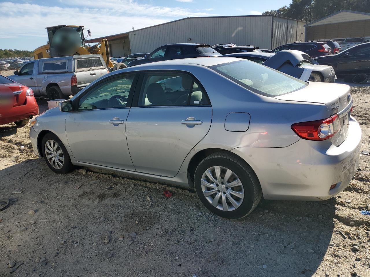 2013 Toyota Corolla Base - Фото 2