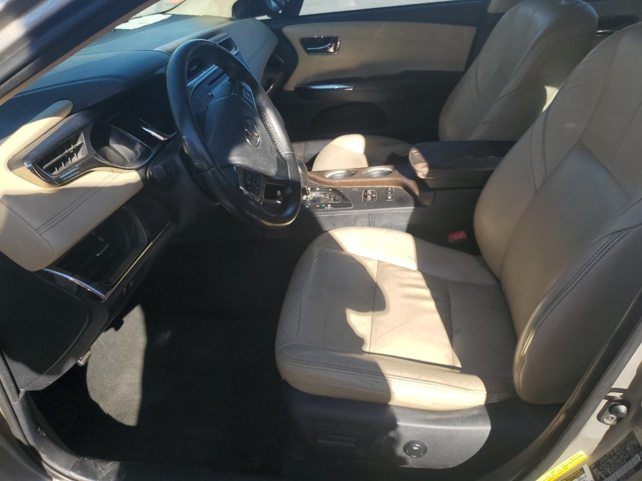 2013 Toyota Avalon Hybrid - Image 7