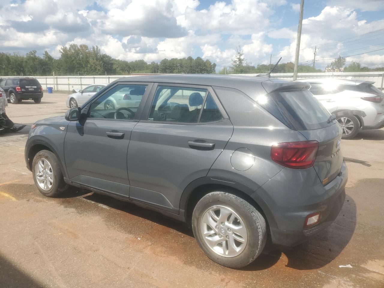 2024 Hyundai Venue Se - Image 2