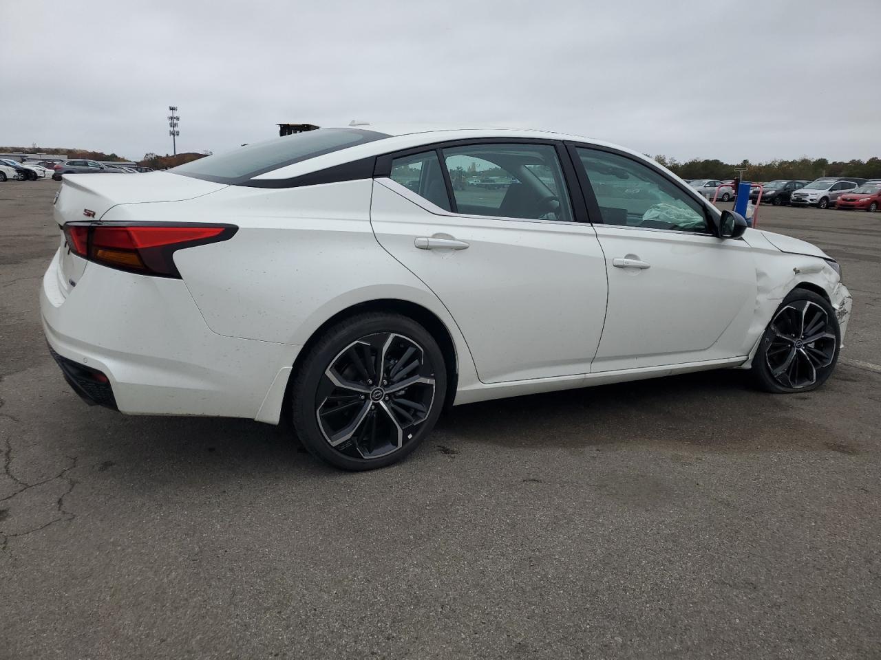 2025 Nissan Altima Sr - Фото 3