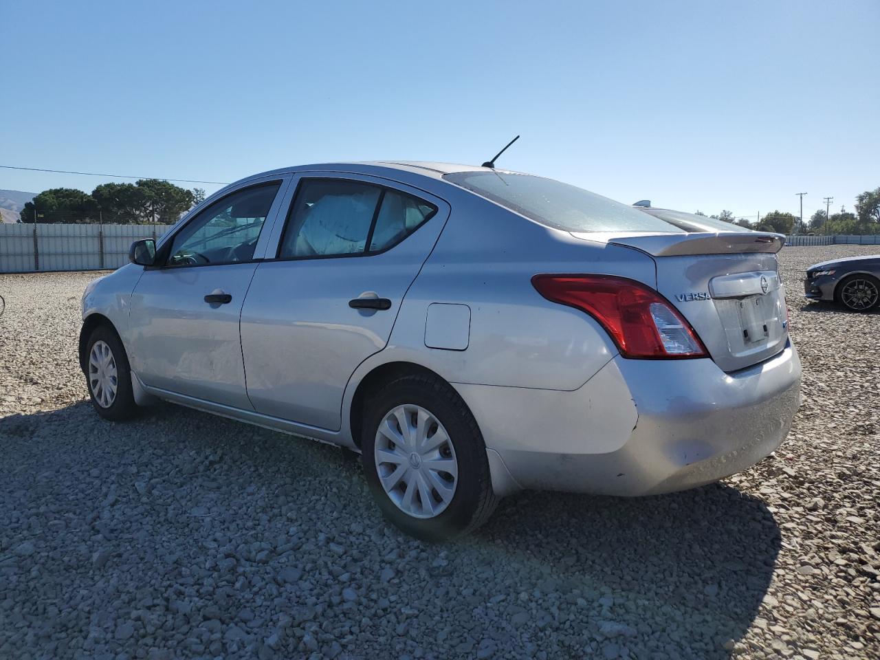 2014 Nissan Versa S - Фото 2