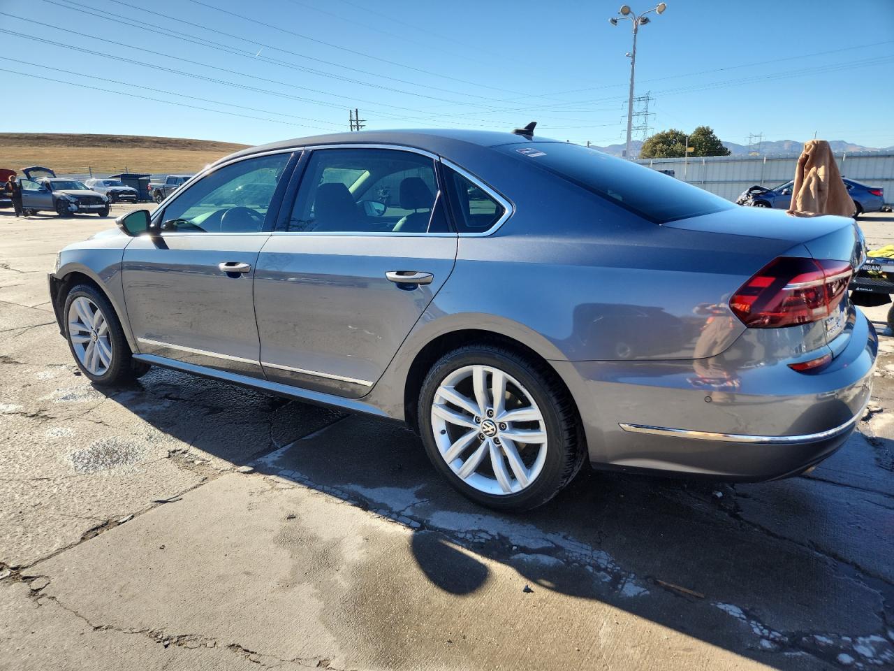 2017 Volkswagen Passat Sel Premium - Image 2