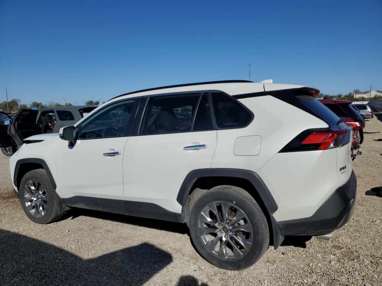 2021 Toyota Rav4 Limited - Фото 2