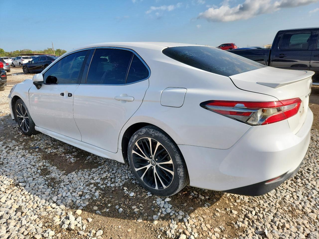 2018 Toyota Camry L - Image 2