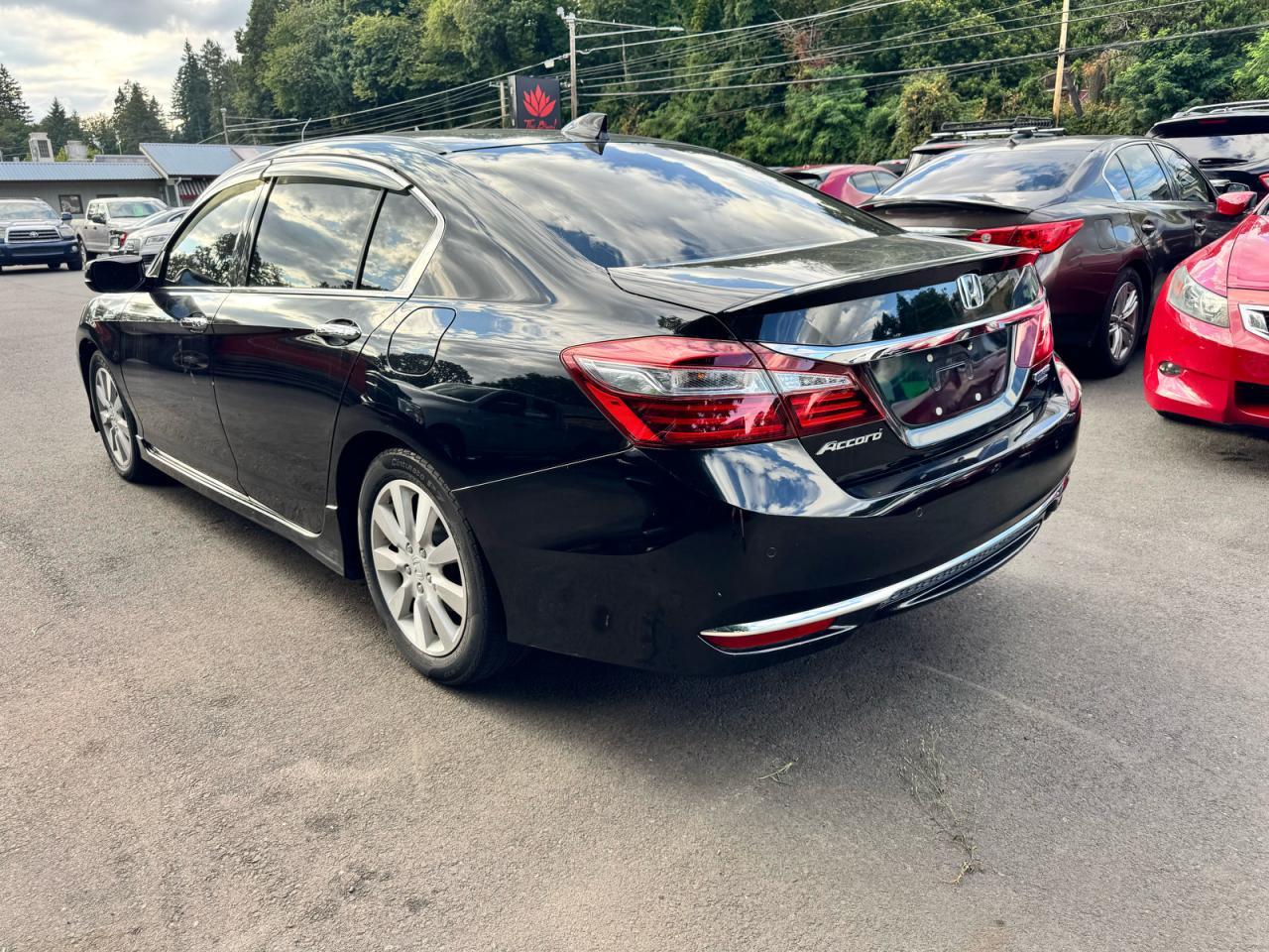 2017 Honda Accord Touring Hybrid - Image 3