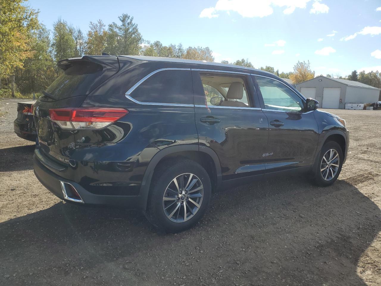 2019 Toyota Highlander Se - Фото 3