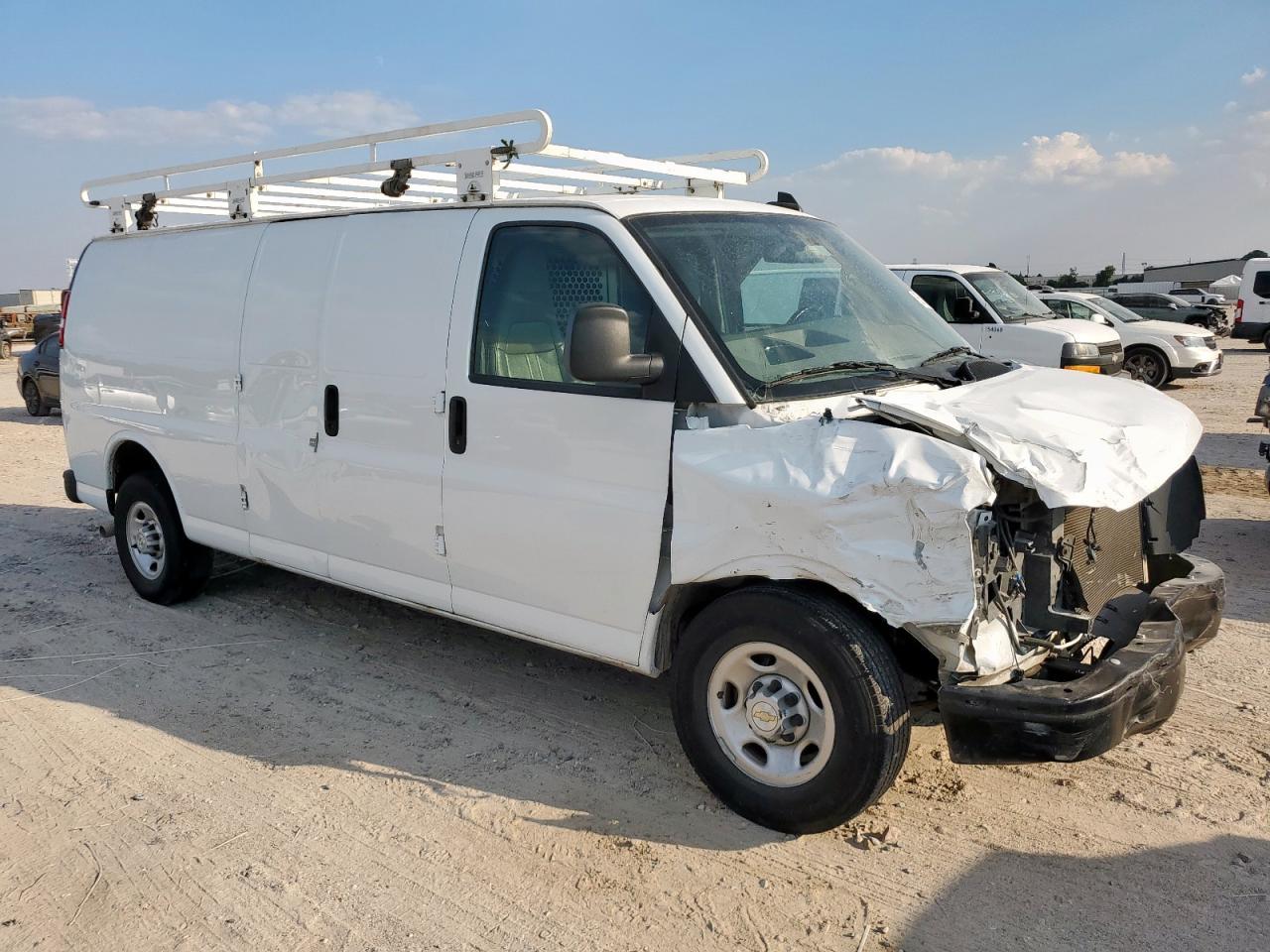 2023 Chevrolet Express G2500 - Фото 4