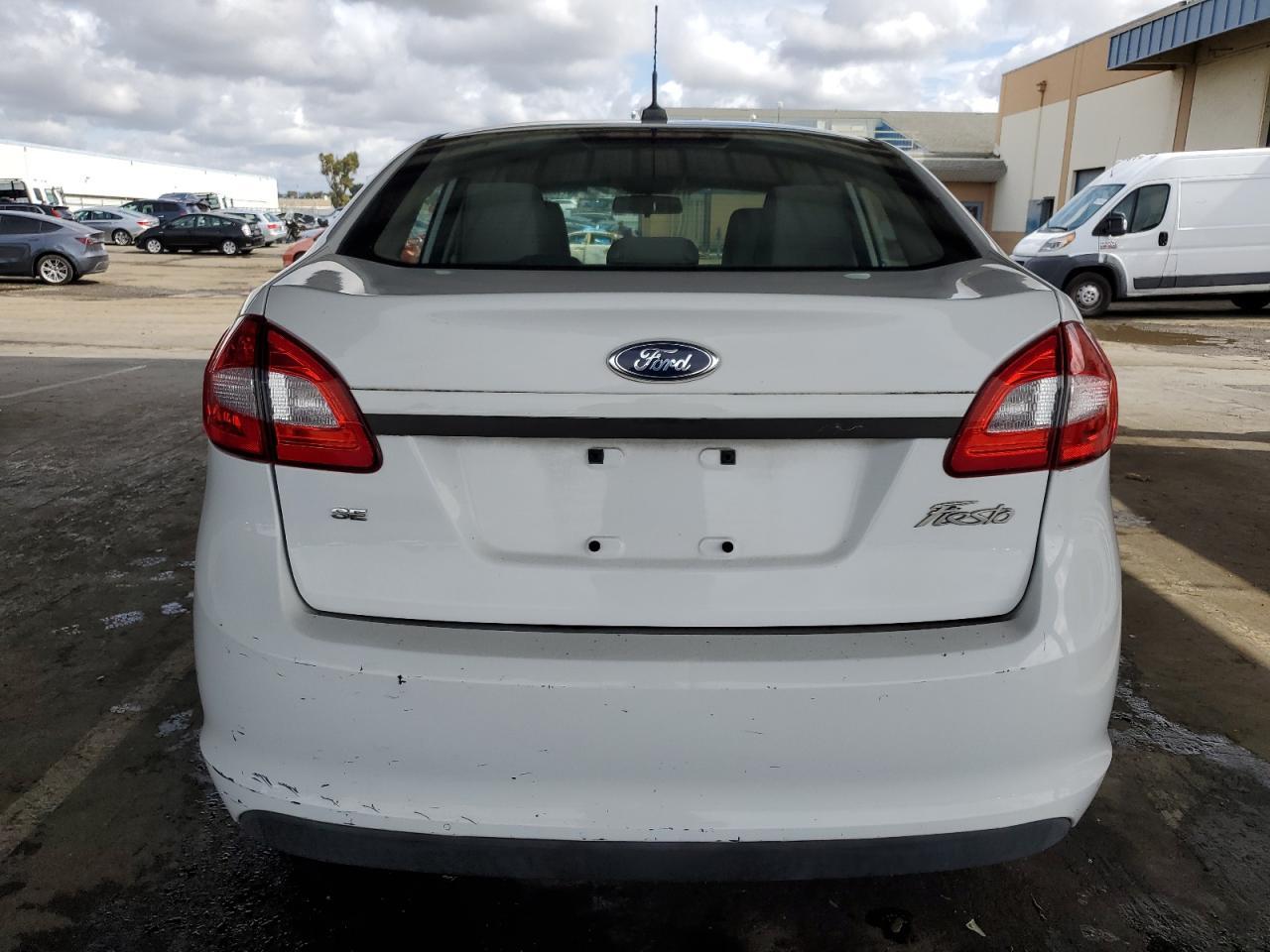 2012 Ford Fiesta Se - Фото 6