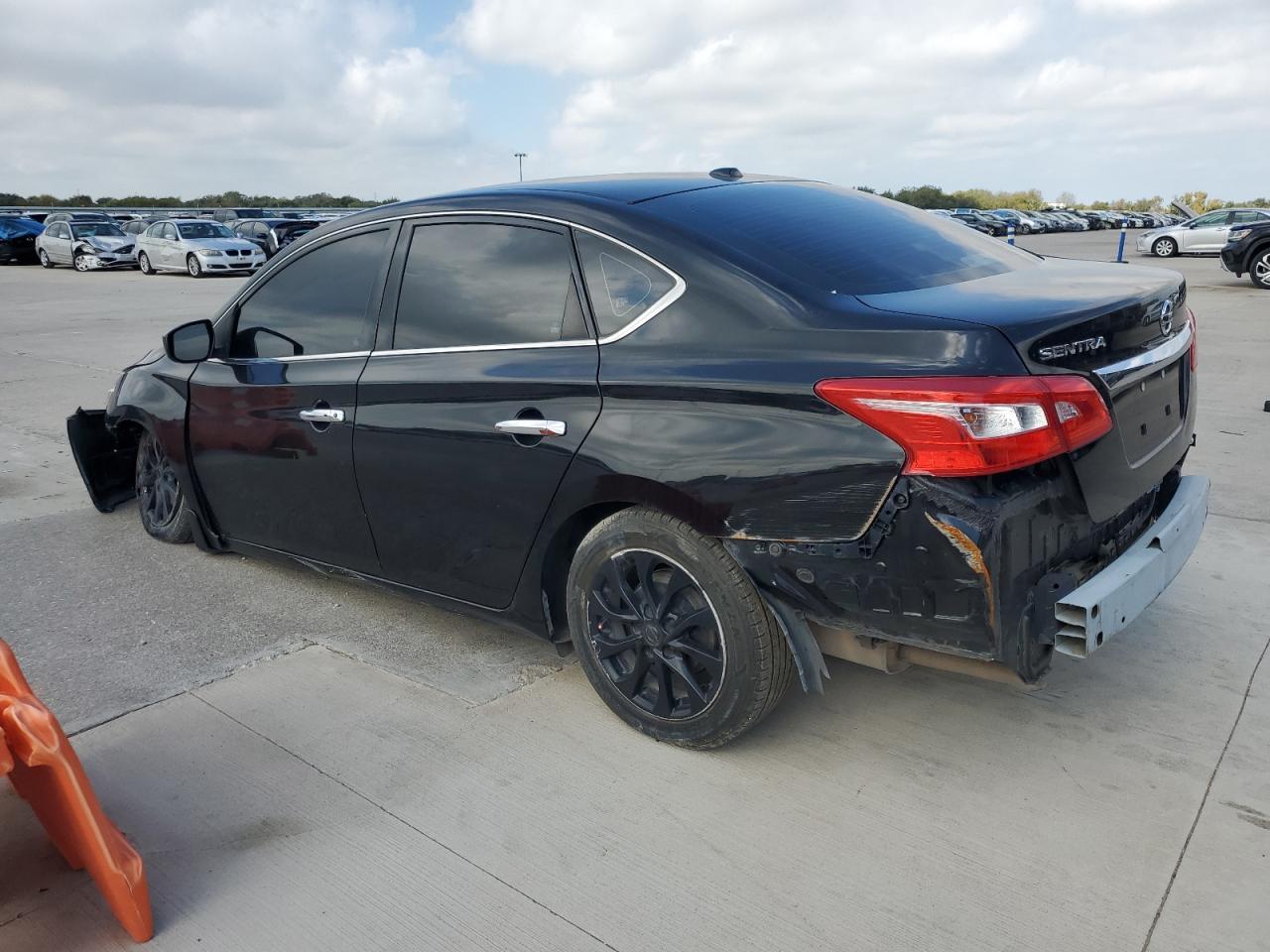 2018 Nissan Sentra S - Фото 2