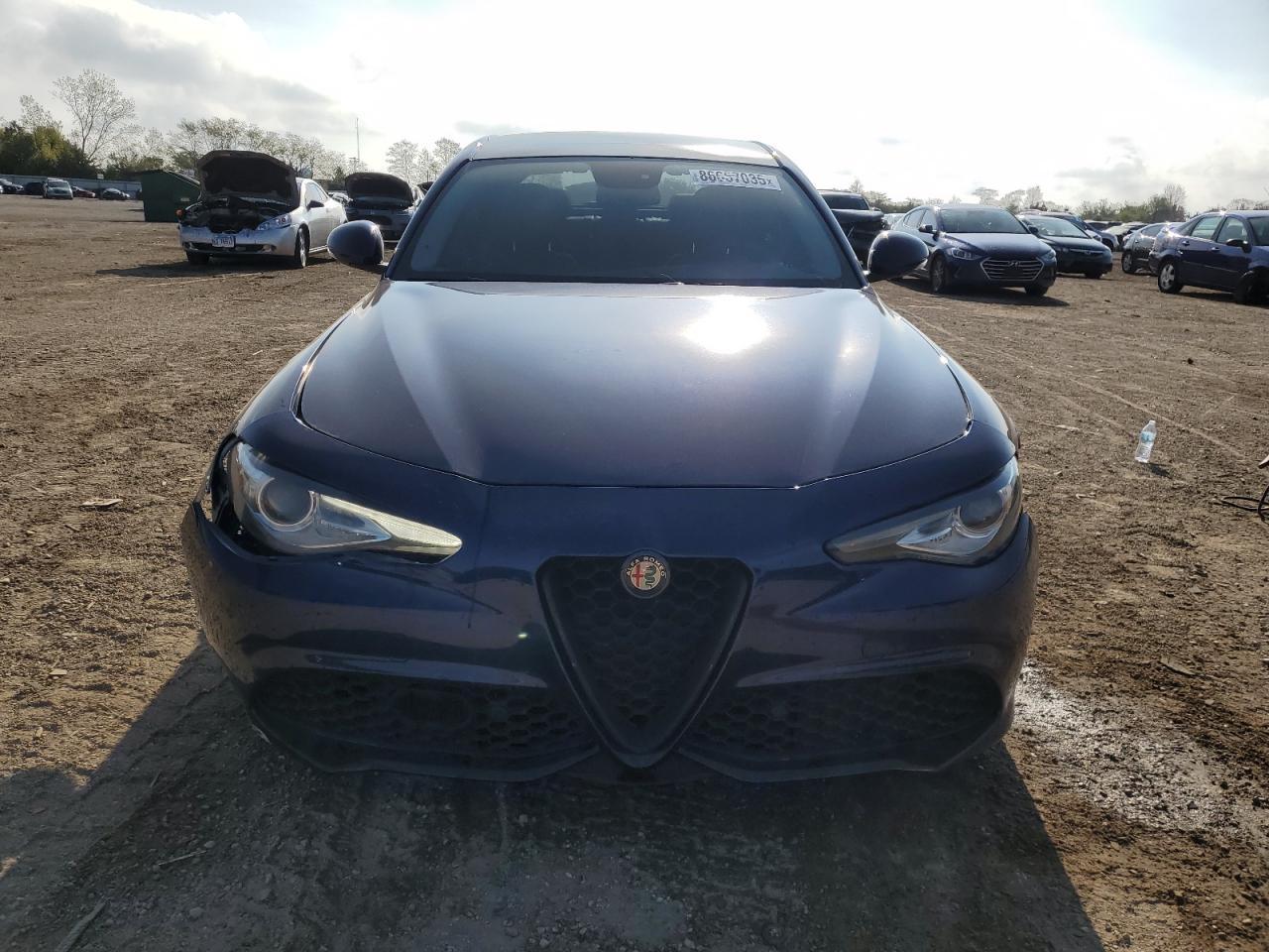 2018 Alfa Romeo Giulia - Image 5