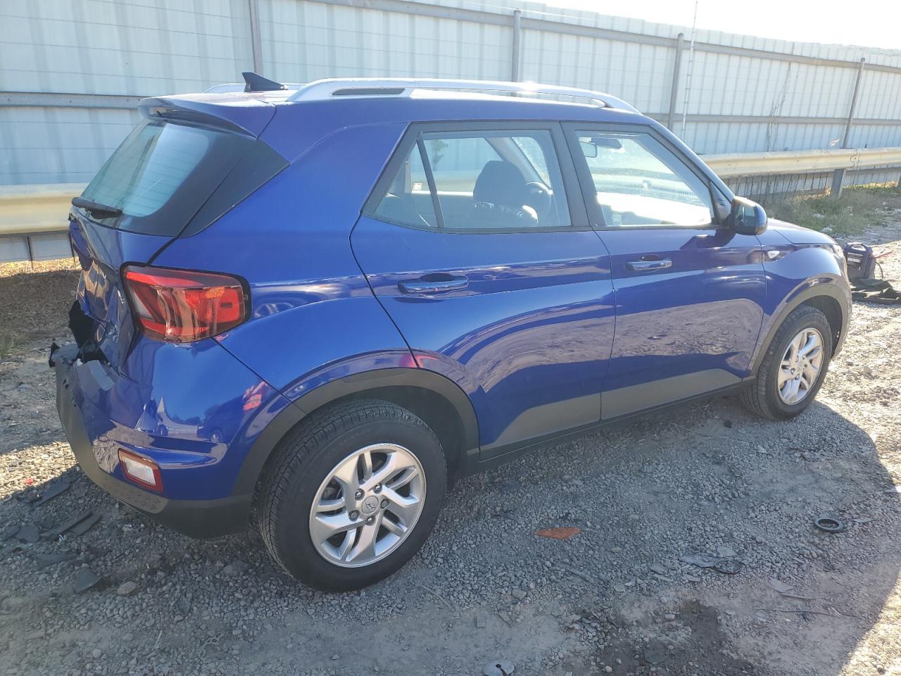 2020 Hyundai Venue Sel - Image 3