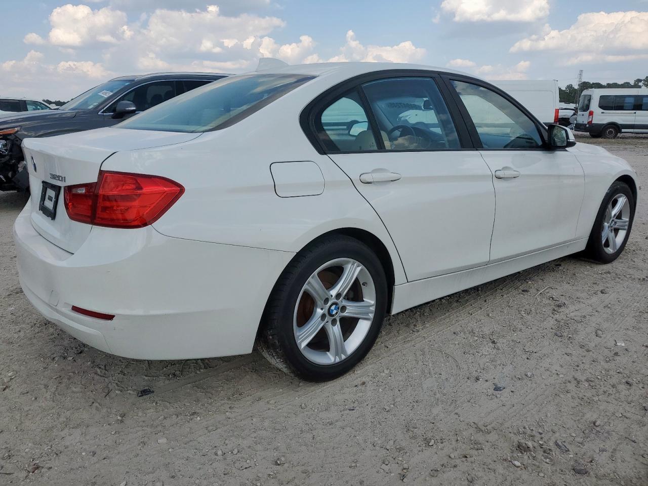 2014 BMW 320 I xDrive - Фото 3