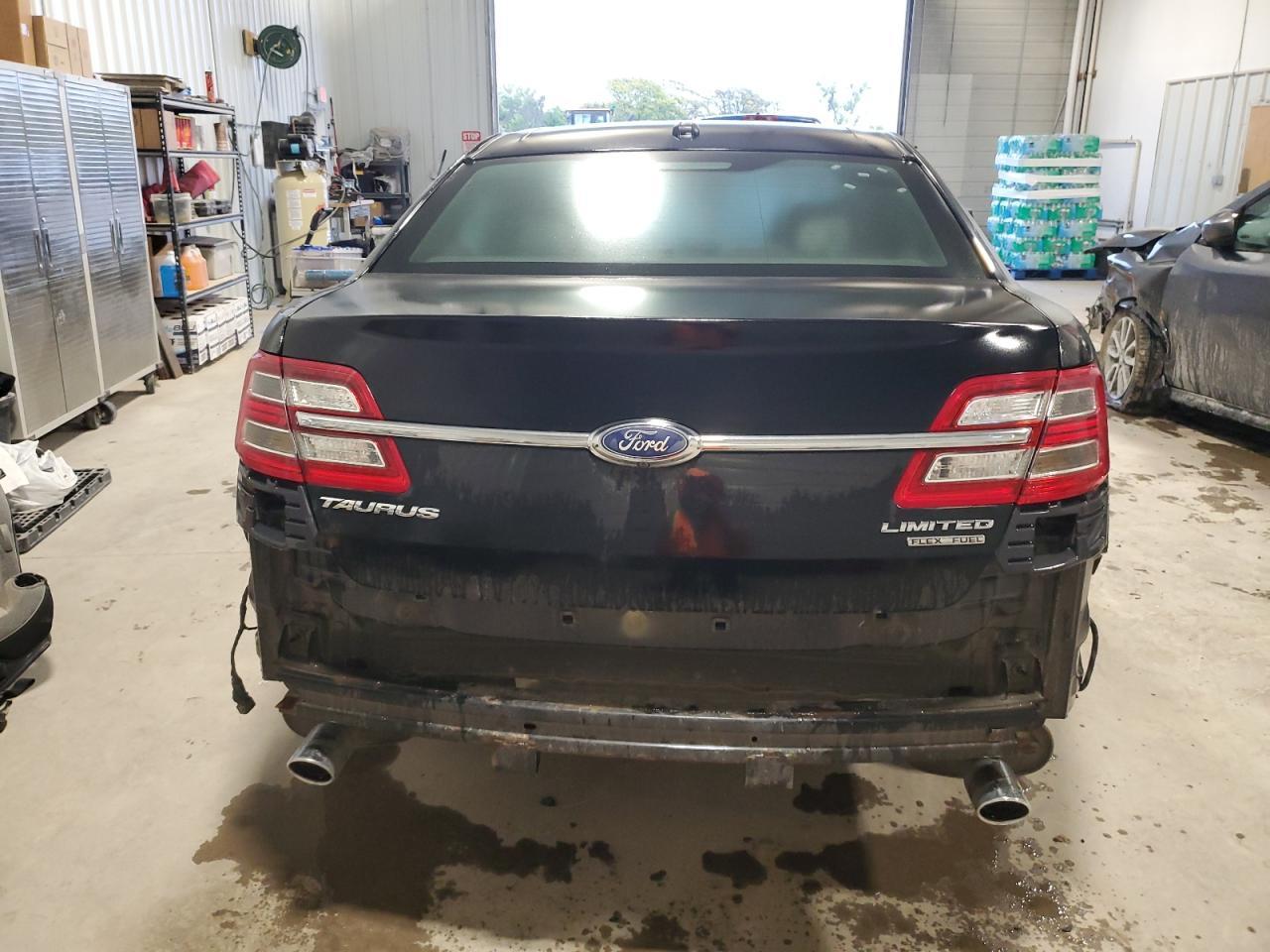 2017 Ford Taurus Limited - Image 6