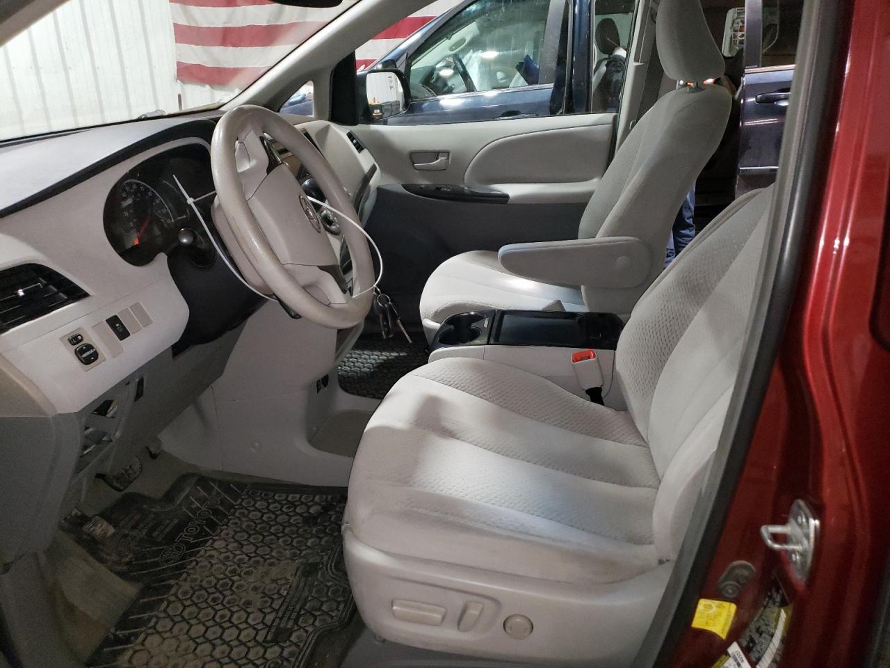 2011 Toyota Sienna Le - Image 7