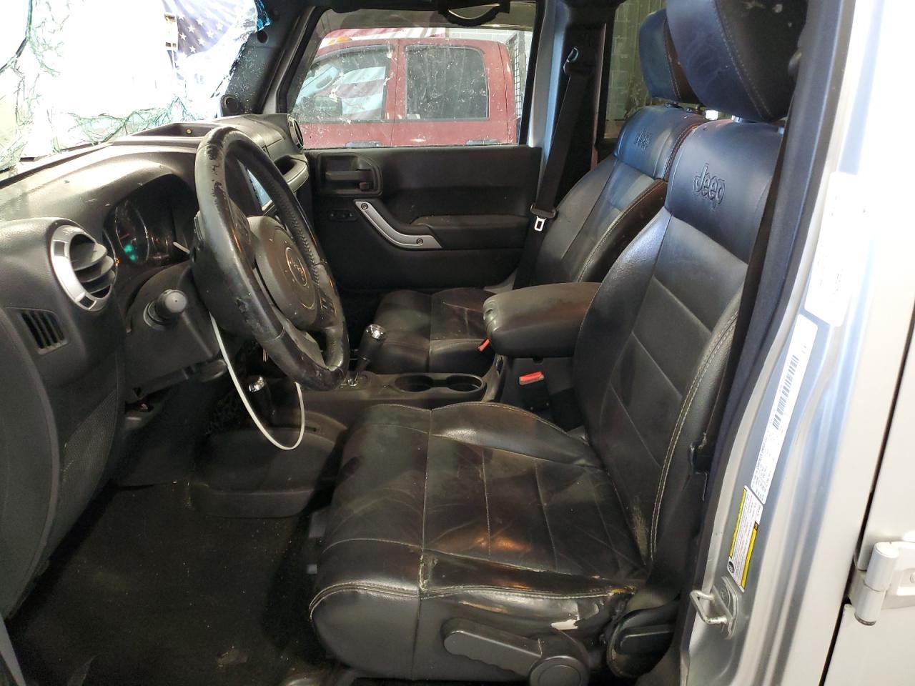 2012 Jeep Wrangler Unlimited Sahara - Image 7