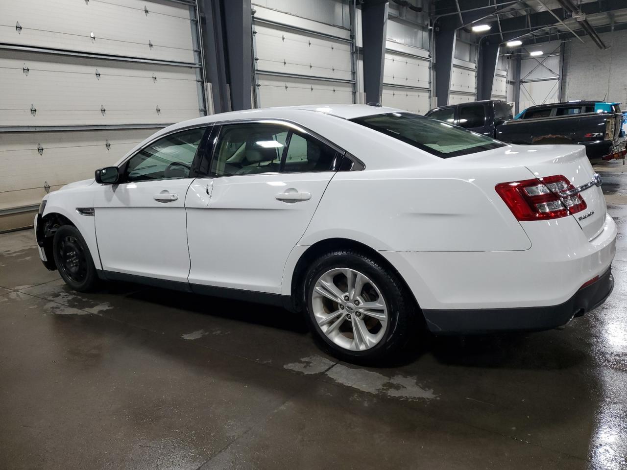 2015 Ford Taurus Se - Фото 2