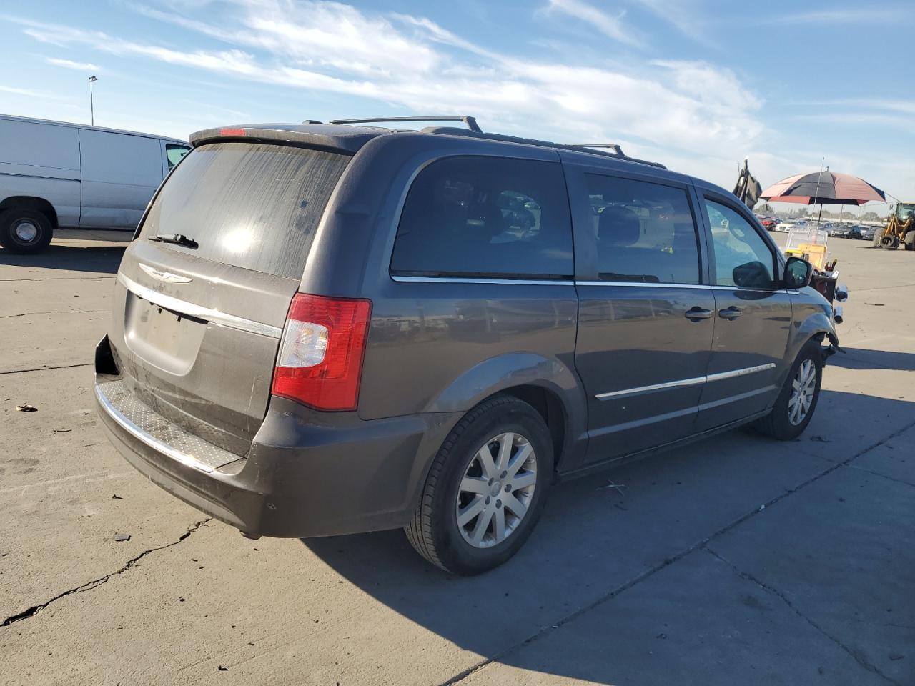 2015 Chrysler Town & Country Touring - Фото 3
