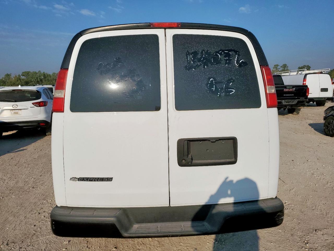 2018 Chevrolet Express 3500 Delivery Van - Фото 6