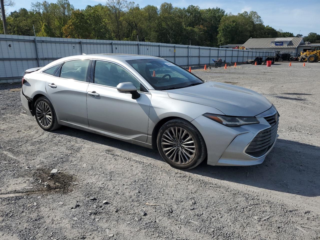 2019 Toyota Avalon Xle - Image 4