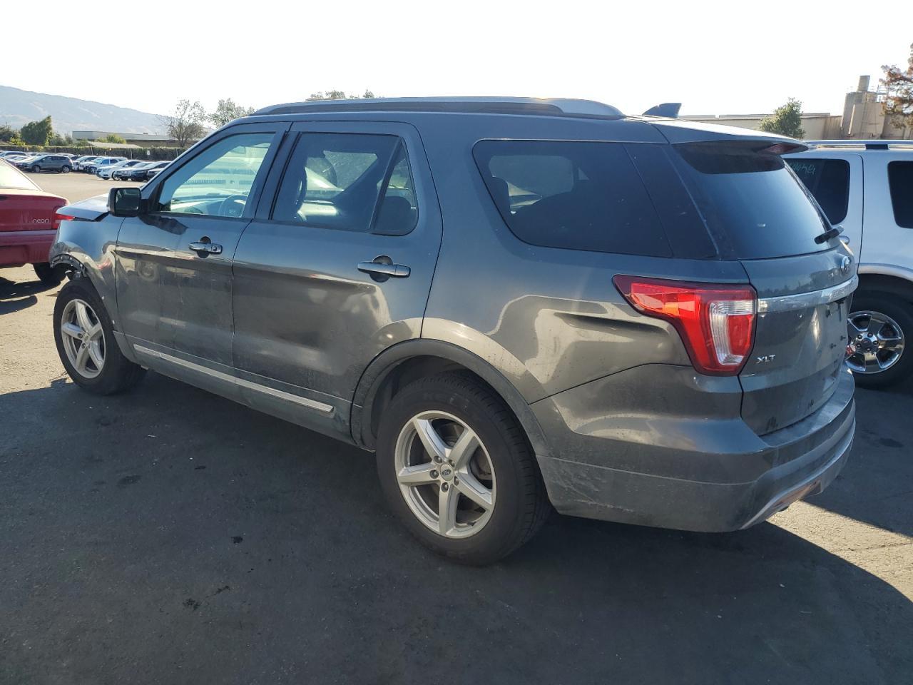 2017 Ford Explorer Xlt - Фото 2