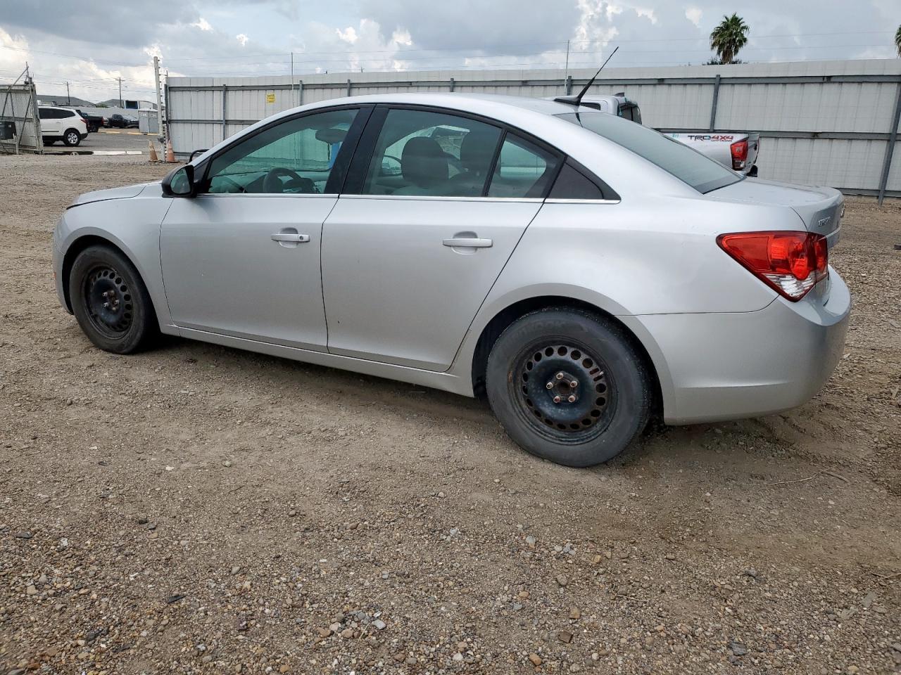 2010 Chevrolet Cruze Ls - Image 2