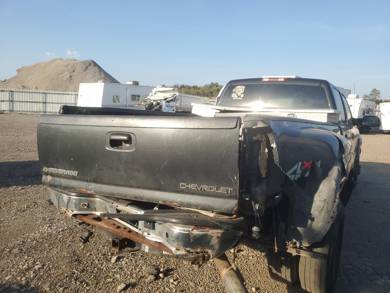2005 Chevrolet Silverado 3500 Work - Image 3