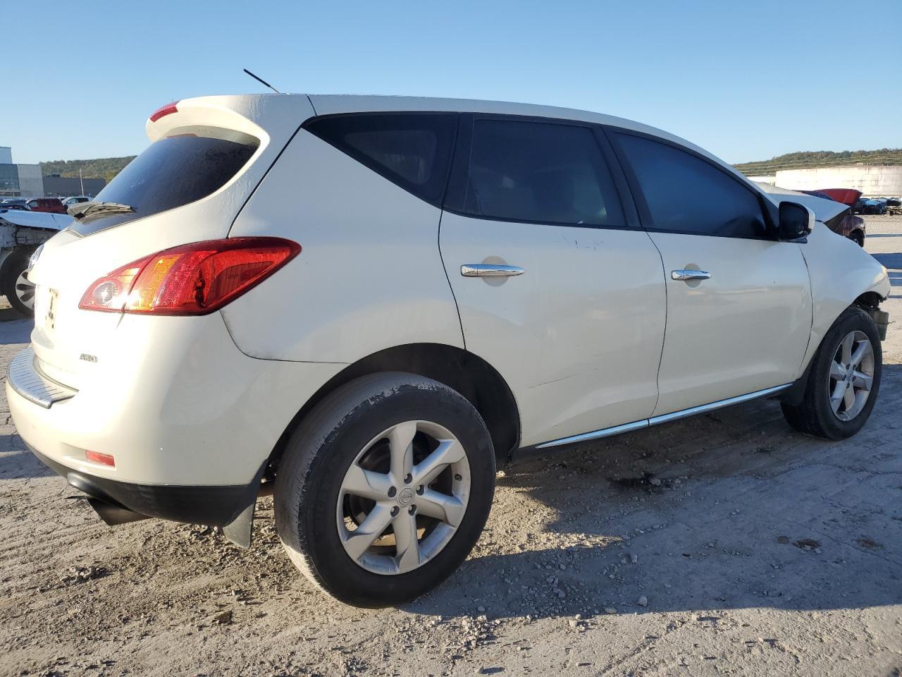 2010 Nissan Murano S - Image 3