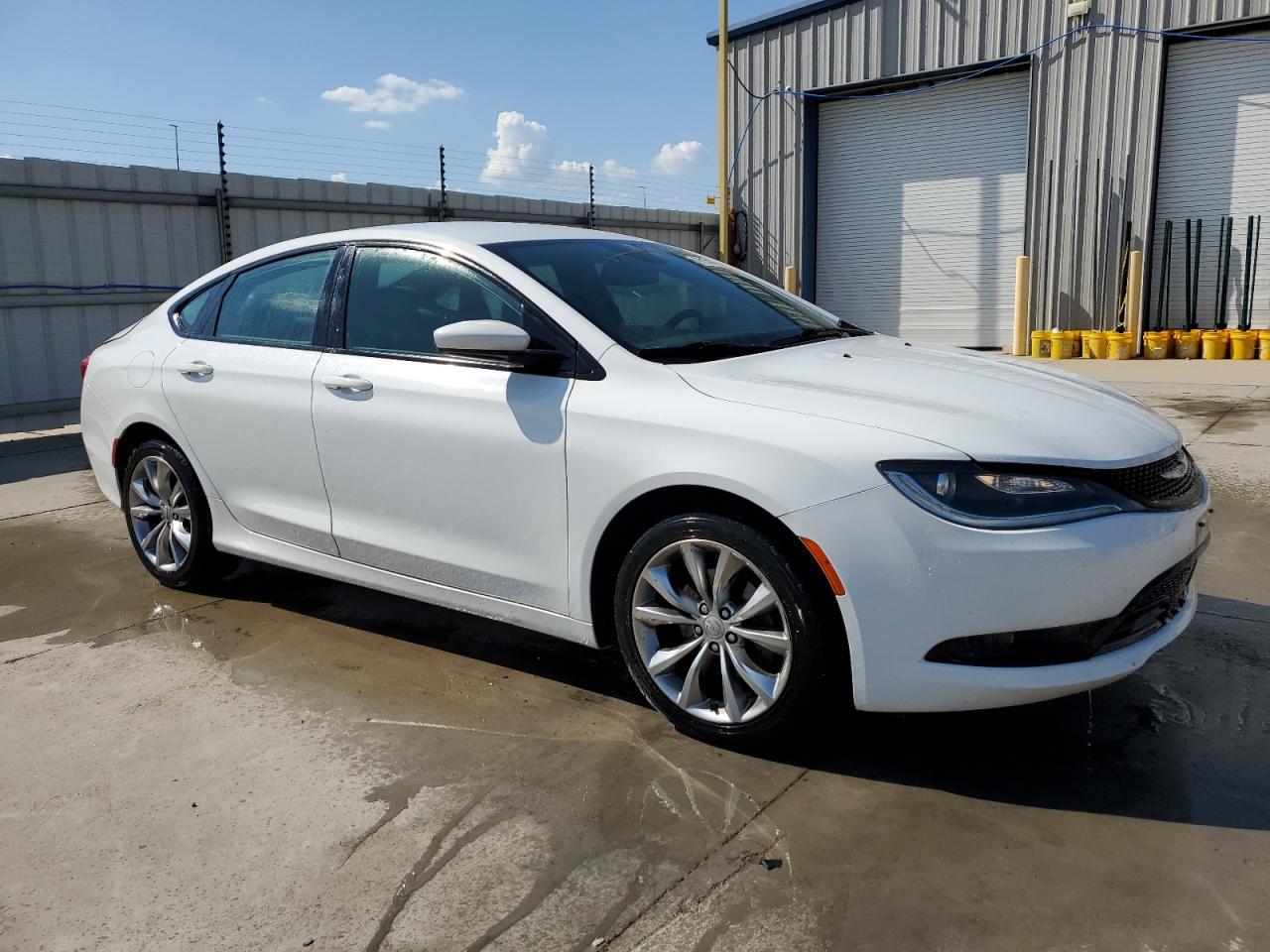 2015 Chrysler 200 S - Фото 4