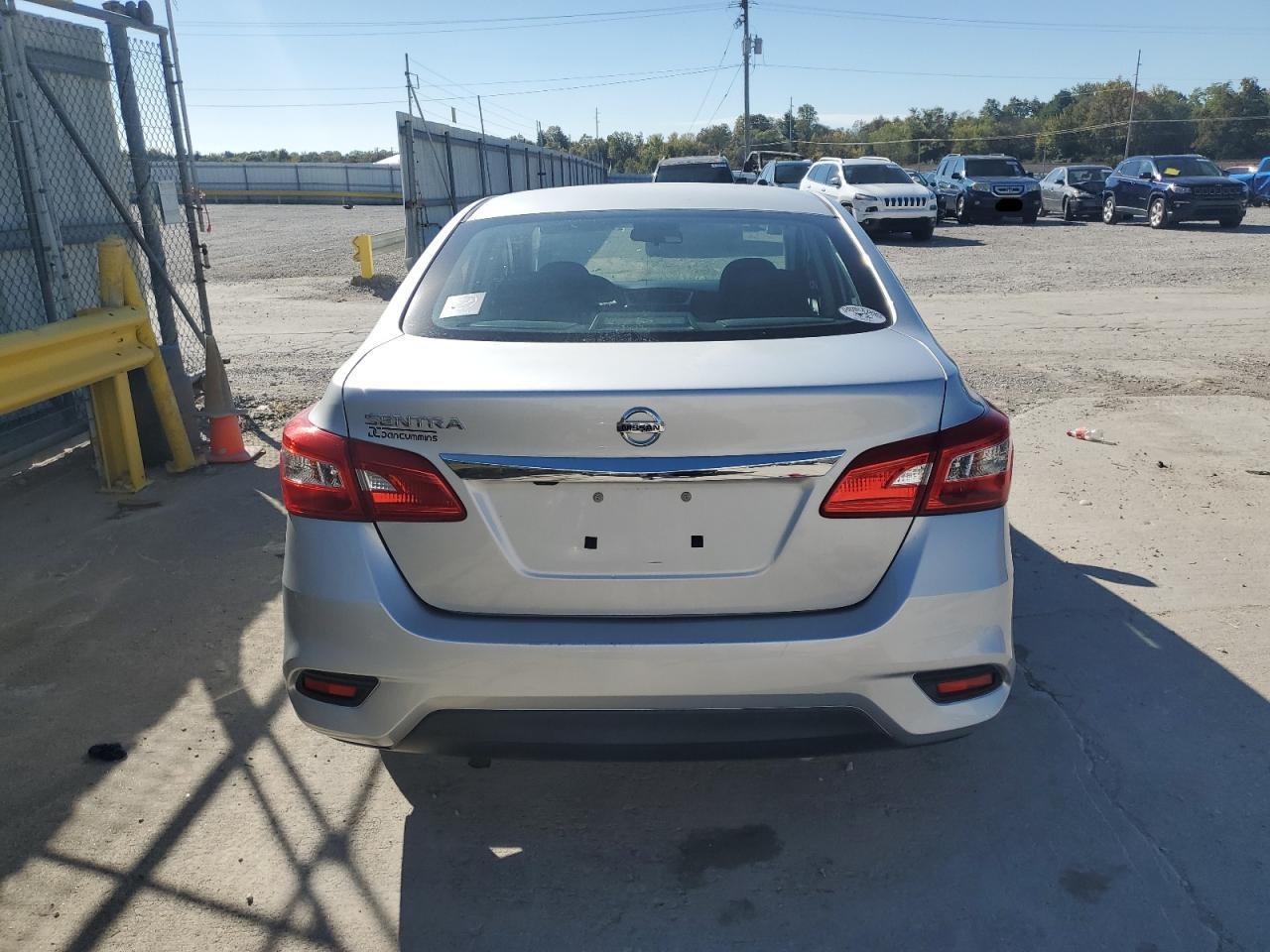 2018 Nissan Sentra S - Image 6