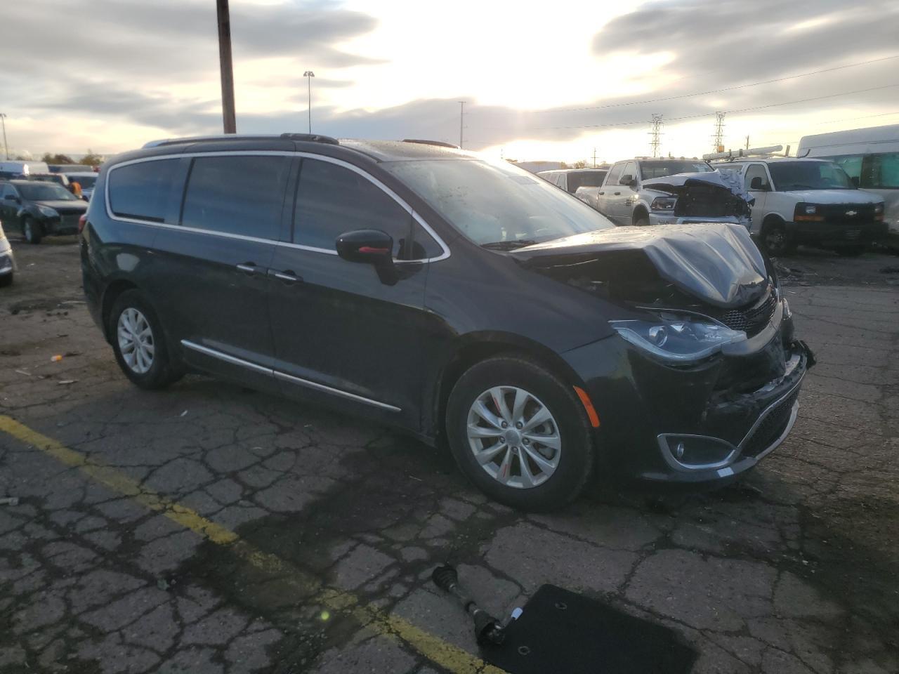 2019 Chrysler Pacifica Touring L - Фото 4