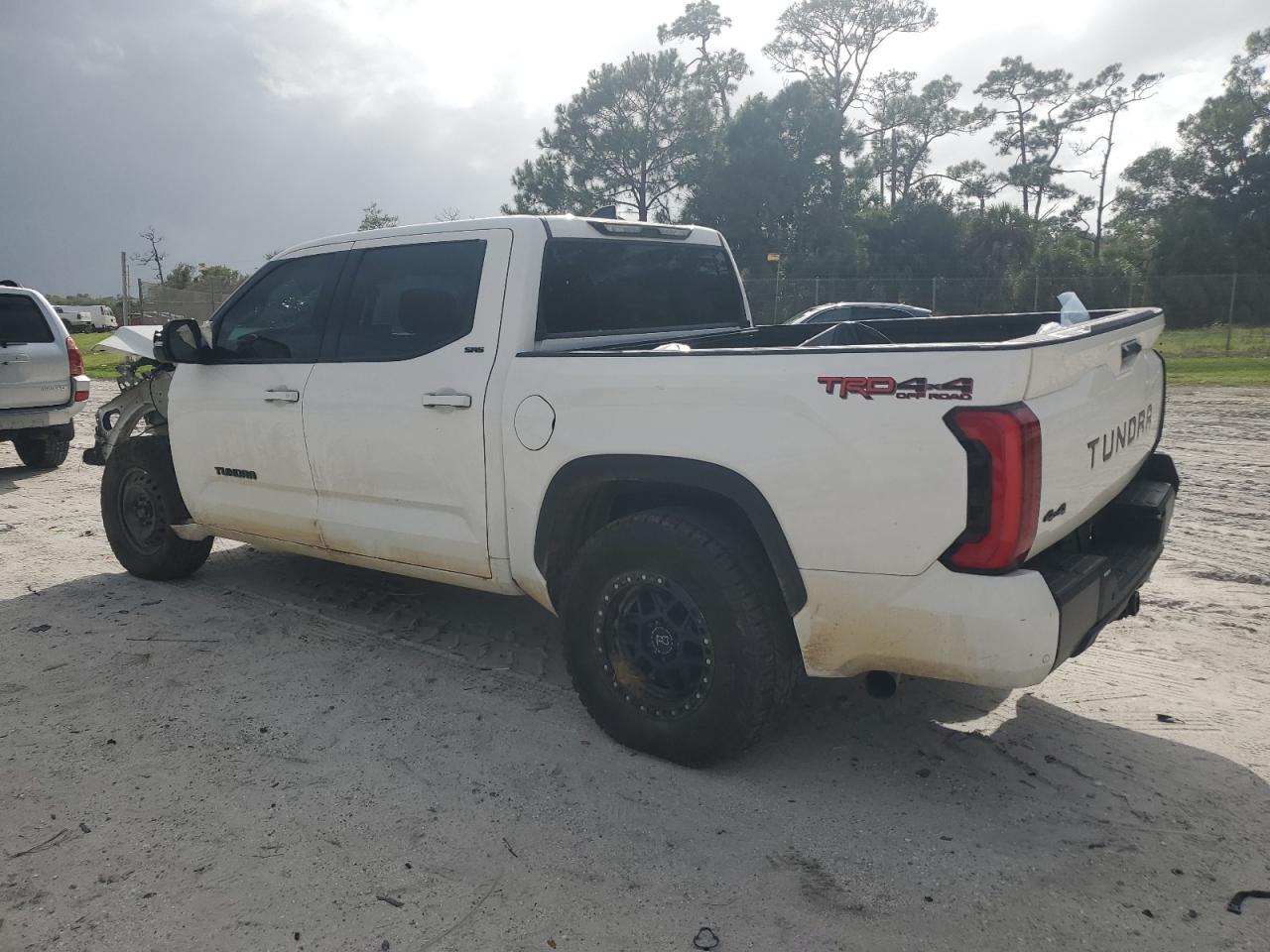 2022 Toyota Tundra Crewmax Sr - Фото 2