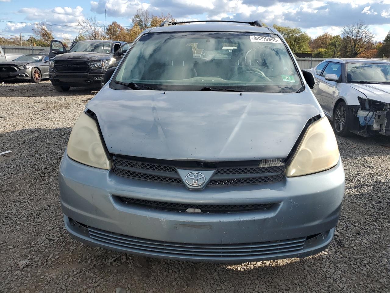 2004 Toyota Sienna Ce - Image 5