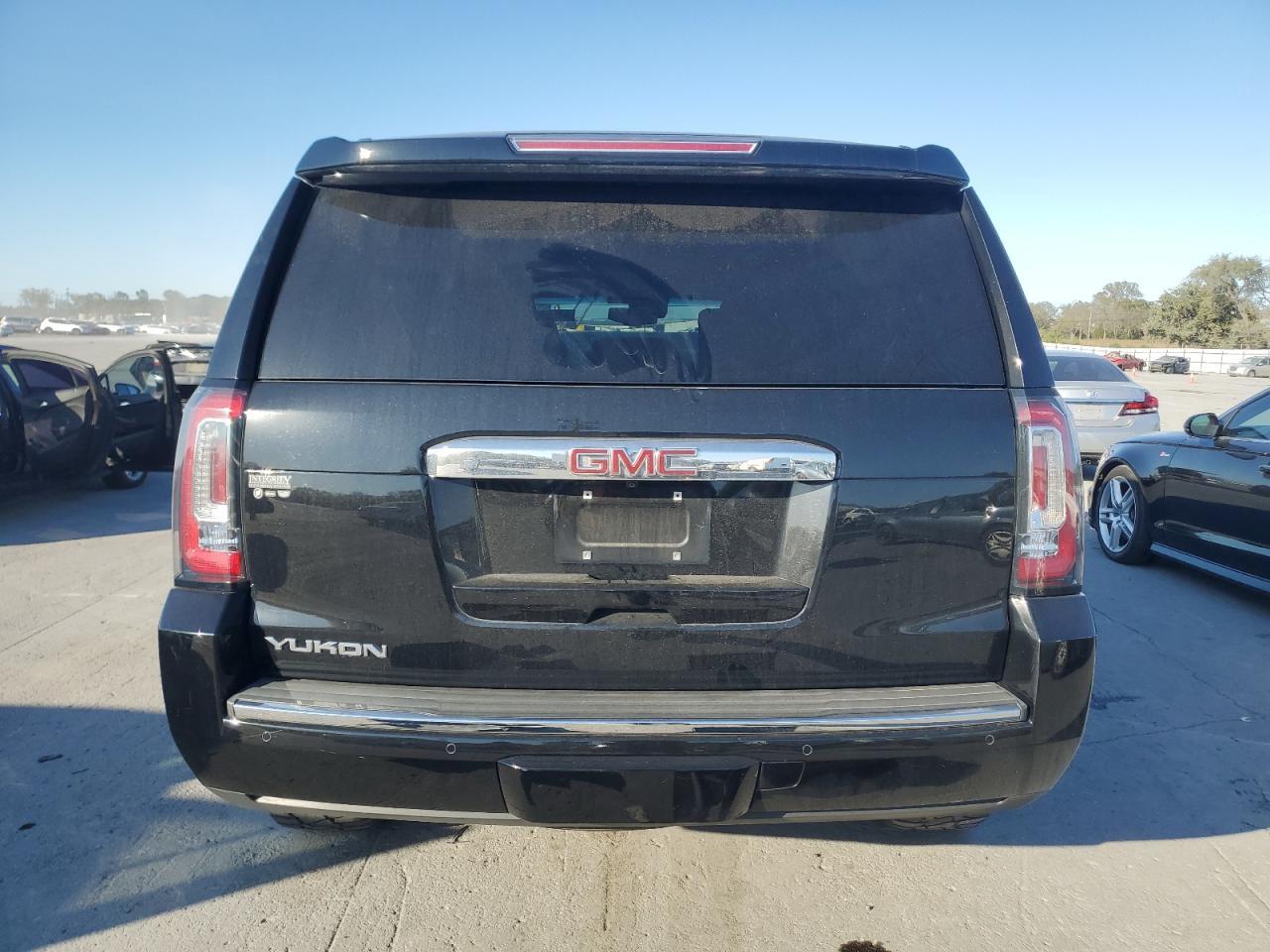 2019 GMC Yukon Denali - Фото 6