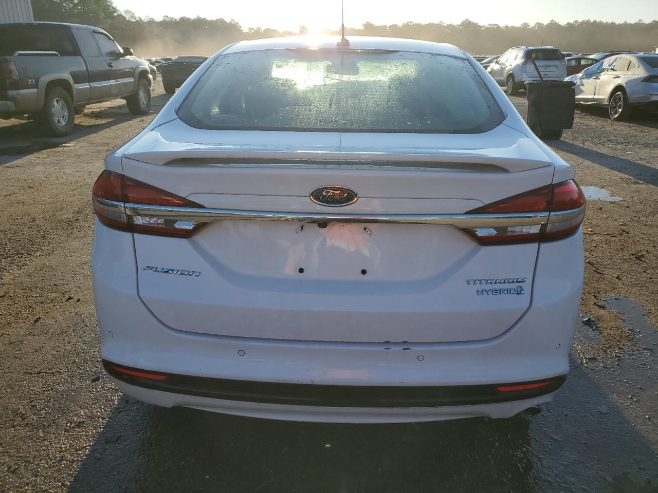 2017 Ford Fusion Titanium Hev - Image 6