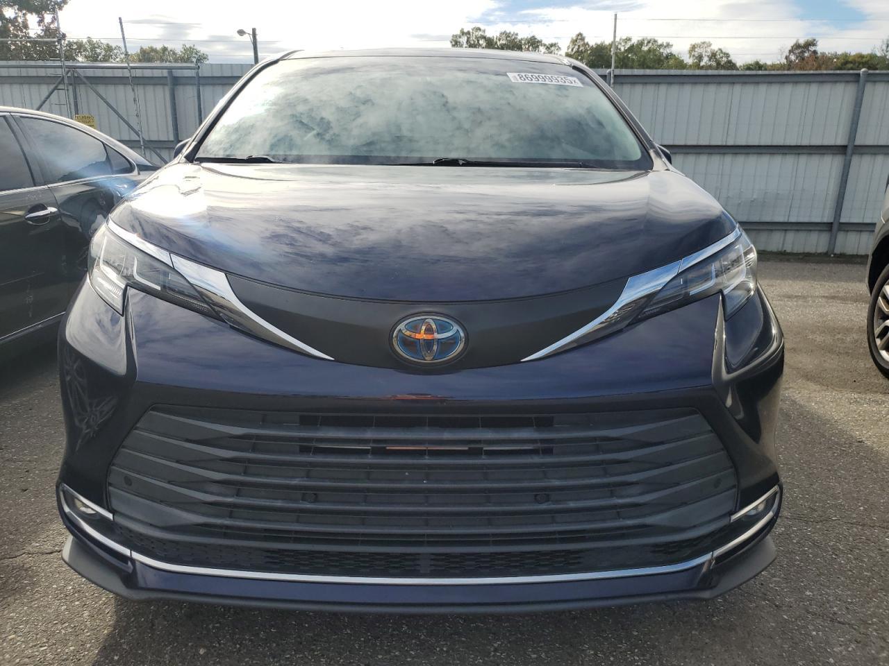 2021 Toyota Sienna Xle - Фото 5