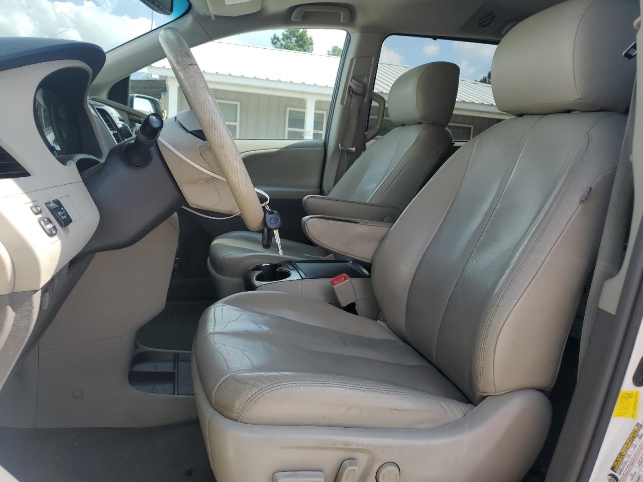 2012 Toyota Sienna Xle - Image 7