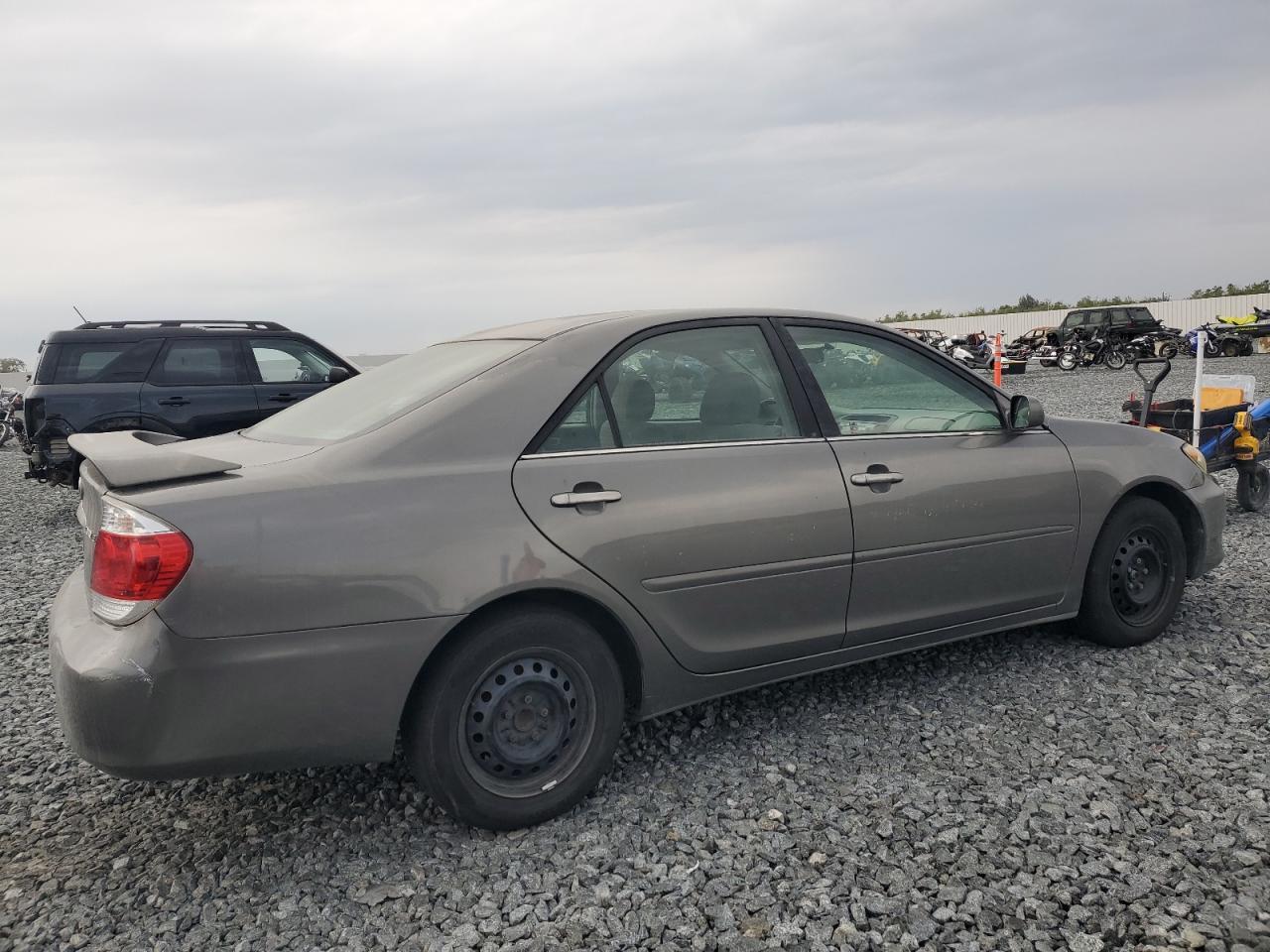 2005 Toyota Camry Le - Фото 3