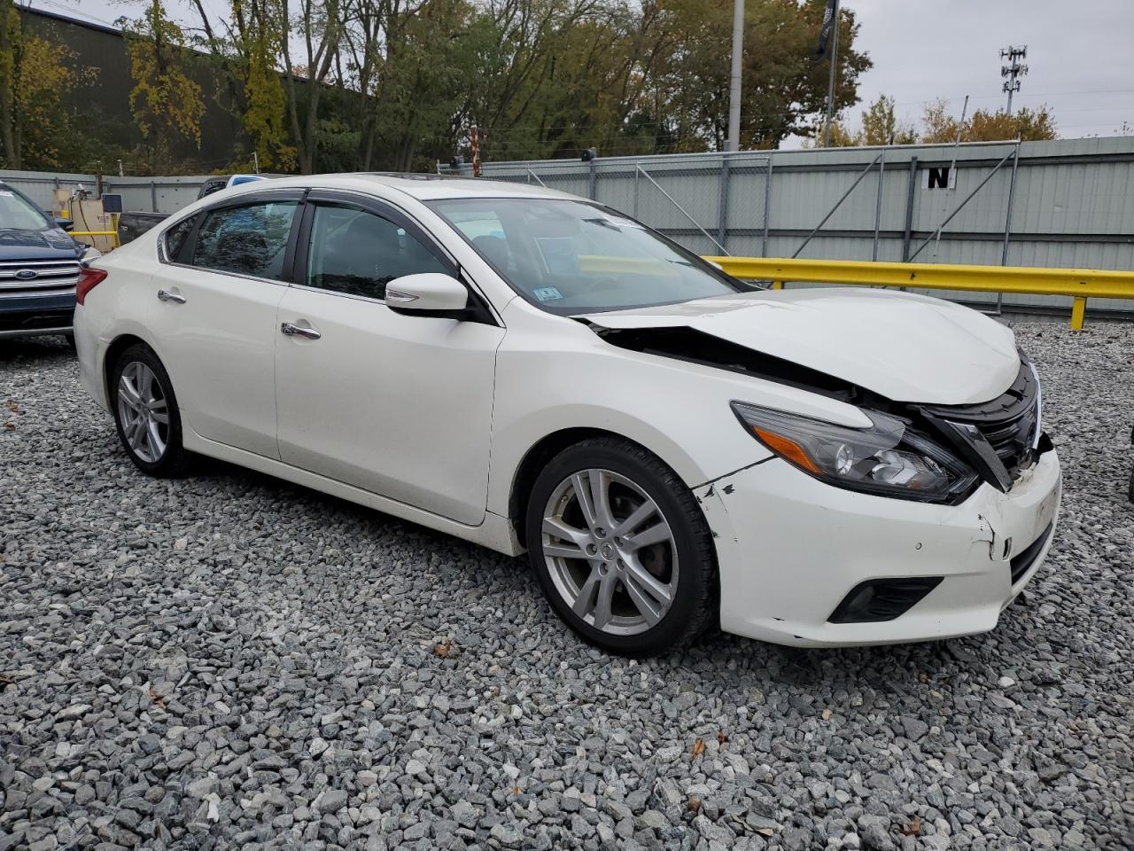 2017 Nissan Altima 3.5Sl - Image 4