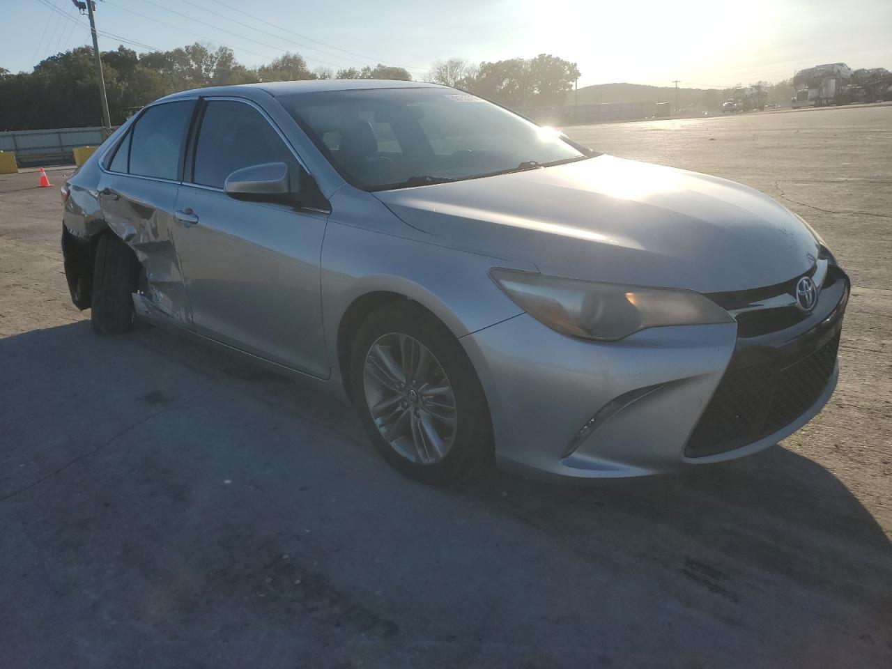 2017 Toyota Camry Le - Фото 4