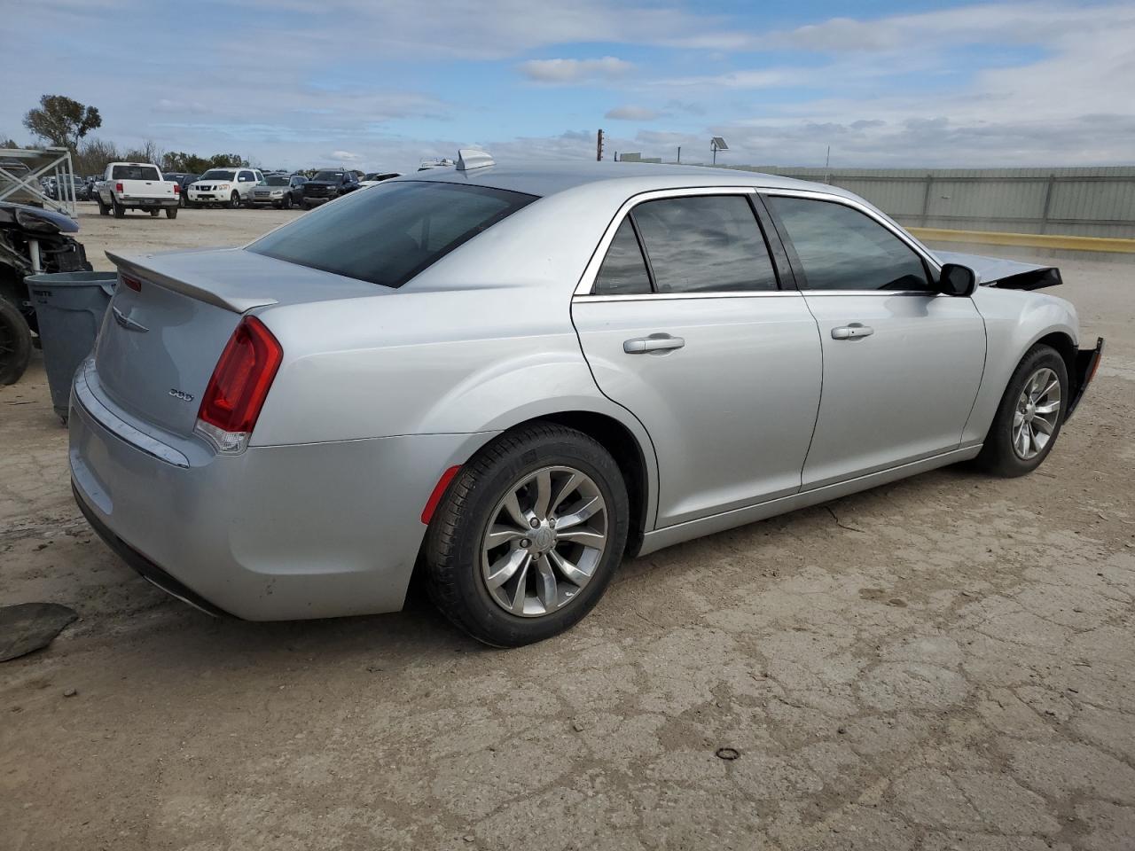 2021 Chrysler 300 Touring - Image 3