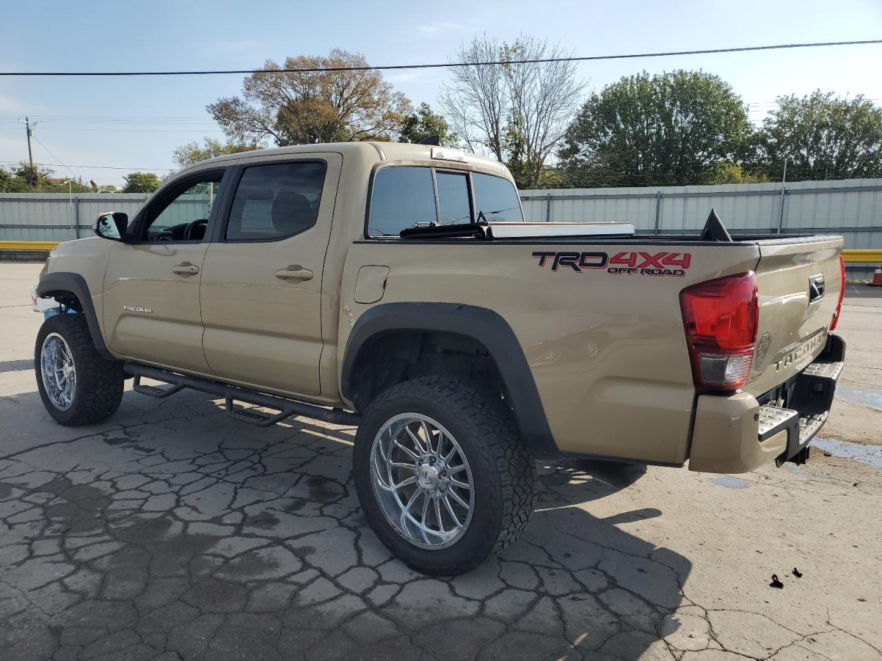 2016 Toyota Tacoma Double Cab - Image 2