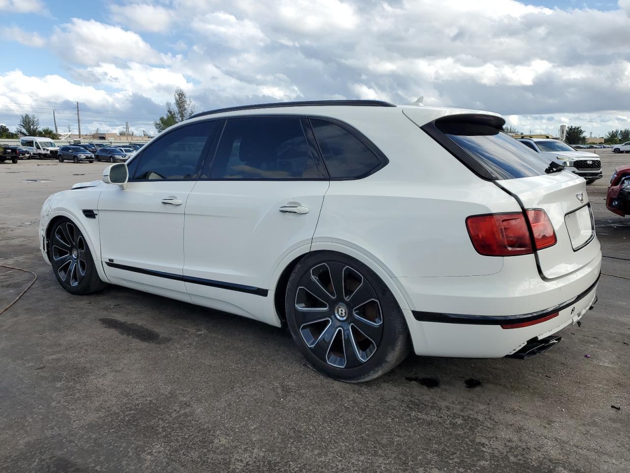 2020 Bentley Bentayga - Фото 2