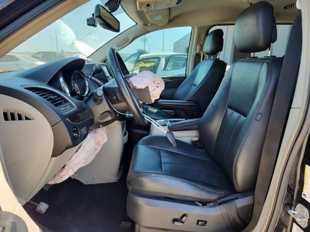 2013 Chrysler Town & Country Touring - Фото 7