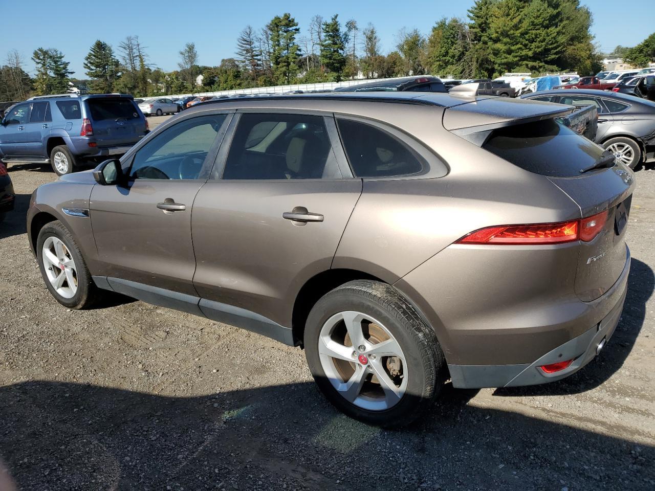 2017 Jaguar F-Pace Premium - Image 2